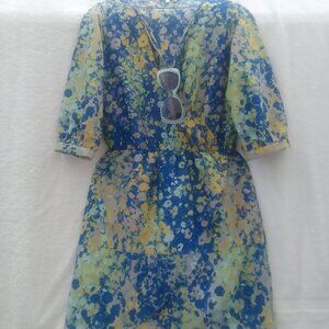 Bundle well-designed well-cut V-neck silky dress & 1 sunglasses